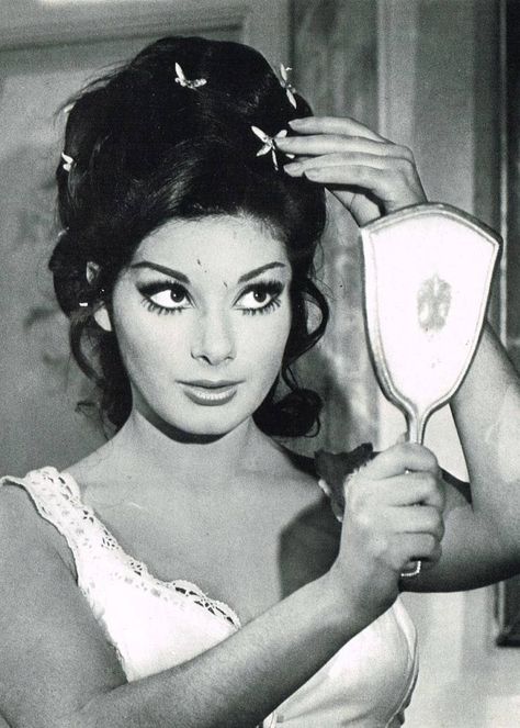 Edwige Fenech Edwige Fenech, Seventeen, Mood Board, Angel, Mirror, Black And White, Tumblr, Hair, Black