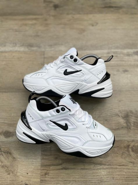 Kardashian Casual Outfit, Tekno Nike, Vetements Shoes, Gents Shoes, Nike M2k, Pretty Shoes Sneakers, Shoe Wishlist, Tenis Nike, Nike Air Shoes