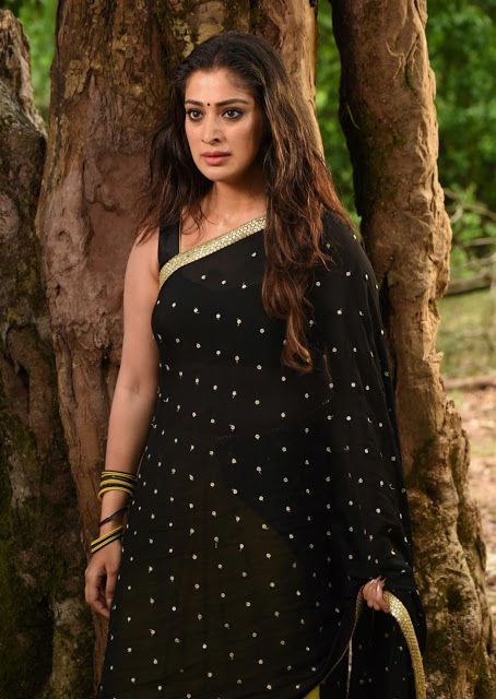 Actress Laxmi Rai Hot Pics In Saree - Actress Doodles Chitra Shukla, Raai Laxmi, Short Mini Skirt, Pink Lehenga, Black Saree, Hot Images, Indian Models, Indian Traditional, Hottest Pic