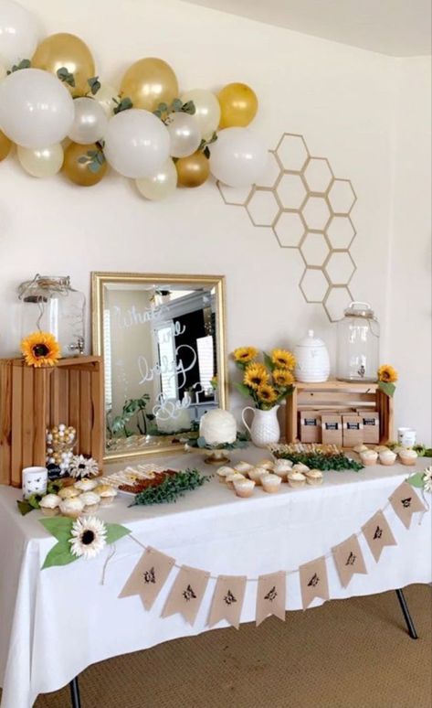 A Little Honey Baby Shower Ideas, Honey Bee Themed Baby Shower Ideas, Baby Bee Shower Ideas, Bumblebee Baby Shower Ideas, Honey Themed Baby Shower Ideas, Baby Shower Bee Theme Decorations, Honey Bee Baby Shower Ideas, Bee Baby Shower Theme Decoration, Yellow Baby Shower Ideas