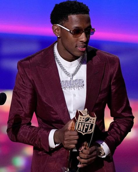 Prom Suits For Black Guys, Man Dress Design, Prom Suits For Men, Ny Jets, Nfl Photos, Prom Suits, Cowboys Football, Football Wallpaper, Sports Stars