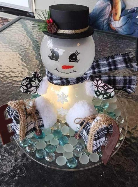 Crafty Fun Group | This is my take on the fishbowl snowman Fishbowl Craft, Fishbowl Snowman, Dollar Tree Snowman, Snowman Crafts Diy, Dollar Store Christmas Crafts, Christmas Crafts Diy Projects, Tree Snowman, Snowman Christmas Decorations, Dollar Store Christmas