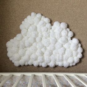 Diy Pom Pom Rug, Pompon Diy, Cloud Rug, Pom Pom Animals, Rainbow Mobile, Pom Crafts, Diy Pom Poms, Pom Pom Rug, Diy Decoracion