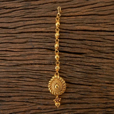 Height = 155 mm || Width = 27 mm This Maang Tikka/Passa is crafted in 18K gold plated finish with stunning finish. Secured with a hook closure. Handcrafted by the finest craftsmen. you can wear this with any traditional or western outfit to add glamour and spunk to your look. We stand behind our products - 100% satisfaction guaranteed. Ready to ship from Edison NJ USA Tikka Gold Designs, Tikka Jewelry Indian Gold, Gold Maang Tikka Designs, Polki Tikka, Maang Tikka Gold, Gold Tikka, Tika Jewelry, Small Earrings Gold, Tikka Jewelry