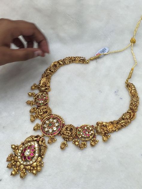 Illustrations Fashion, Antique Necklaces Design, Antique Gold Jewelry Indian, Jewelry Editorial, Gold Necklace Indian Bridal Jewelry, Antique Bridal Jewelry, Necklace Indian, Antique Jewelry Indian, Bangles Design