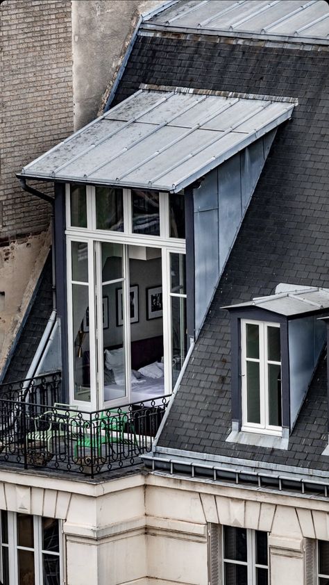 Small Apartment Paris, Apartment Paris, Paris Rooftops, Romantic Paris, Paris Aesthetic, Parisian Apartment, Future Apartment, Paris Apartments, Architecture Exterior