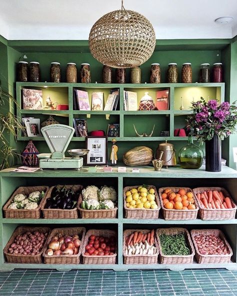 Fruit And Veg Shop, Pantry Organization Ideas, Produce Displays, Vegetable Shop, Grocery Store Design, Supermarket Design, Kabinet Dapur, Farm Store, Fruit Shop