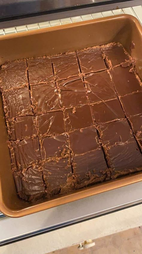 -OLD FASHIONED FUDGE MADE SIMPLE : - Delish Grandma's Recipes Homemade Chocolate Candy, Homemade Chocolate Fudge, Best Fudge Recipe, Old Fashioned Fudge, Homemade Fudge Recipes, Grandma's Recipes, Fudge Recipes Chocolate, Fudge Recipes Easy, Homemade Fudge