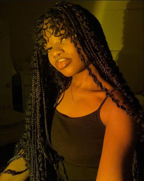 70s Braids Hairstyles Black Women, Bohemian Braids With Bangs, Knotless Box Braids With Bangs, Sza Braids Hairstyles, Teardrop Braids, Free Part Braids, Felicia Braids, Trendy Hairstyles Braids, Boho Braids With Bangs