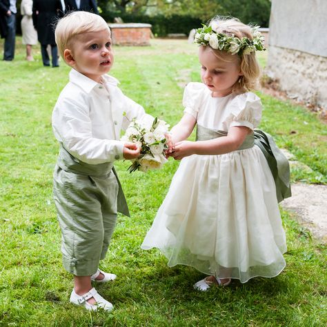 Vintage Flower Girl Dresses, Sage Flower Girl Dress, Vintage Flower Girl, Kids Wedding Outfits, Vintage Flower Girls, Flower Girl Dresses Vintage, Sage Wedding, Sage Green Wedding, Wedding Theme Colors