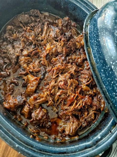 Sweet and Tangy Shredded Beef Best Shredded Beef Crock Pot, Sweet And Tangy Shredded Beef Tipsy Housewife, Sweet And Tangy Shredded Beef, Shredded Barbecue Beef, Crockpot Chipotle Shredded Beef, Shredded Steak, Crispy Shredded Beef, Housewife Recipes, Shredded Beef Sandwiches