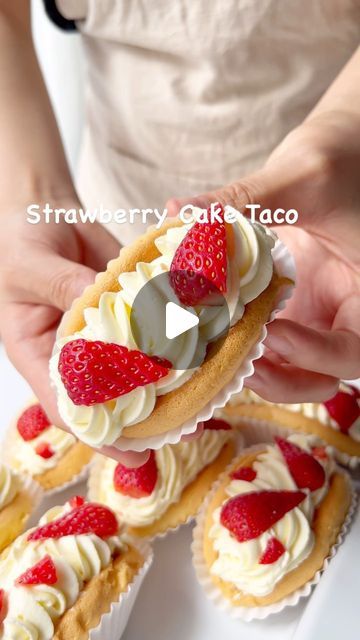 Cake Taco Ideas, Cake Tacos Recipe, Desserts For Teachers, Taco Cake Ideas, Taco Cakes, Cake Tacos, Dolci Finger Food, Taco Cake, Recipe Baking