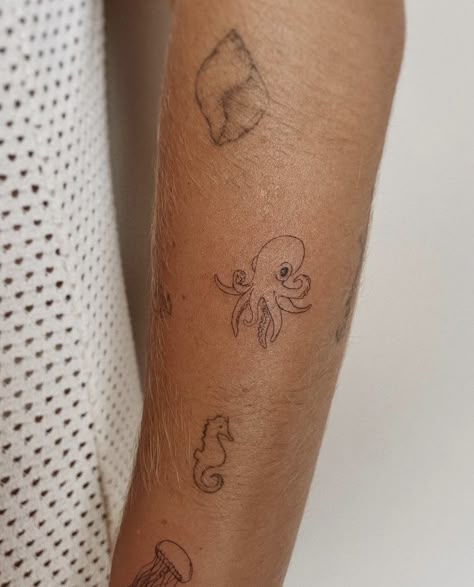 Simple Octopus Tattoo, Small Octopus Tattoo, Birth Marks, Swag Tattoo, Tattoos Fine Line, Wine Tattoo, Minimal Tattoo Designs, Minimal Tattoo Ideas, Mum Tattoo