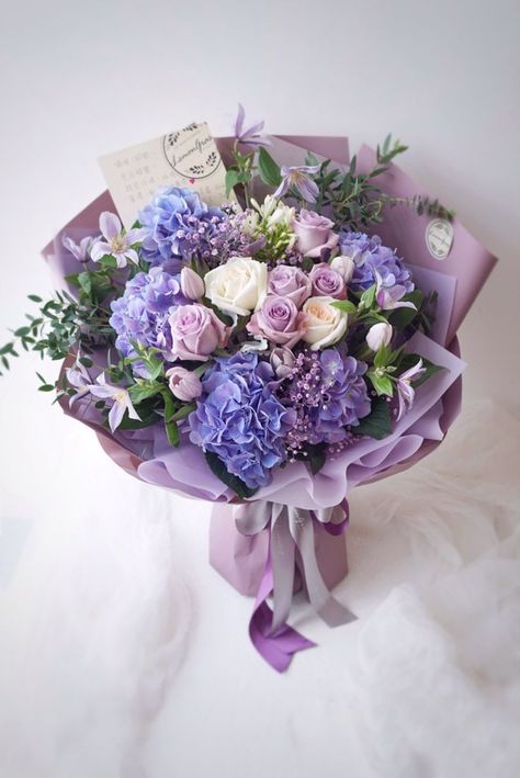 Purple Colour Flowers, Beaded Bouquet, Flower Boquet, Birthday Flowers Bouquet, Purple Bouquet, Flower Vase Arrangements, Flowers Bouquet Gift, Trendy Flowers, Beautiful Bouquet Of Flowers