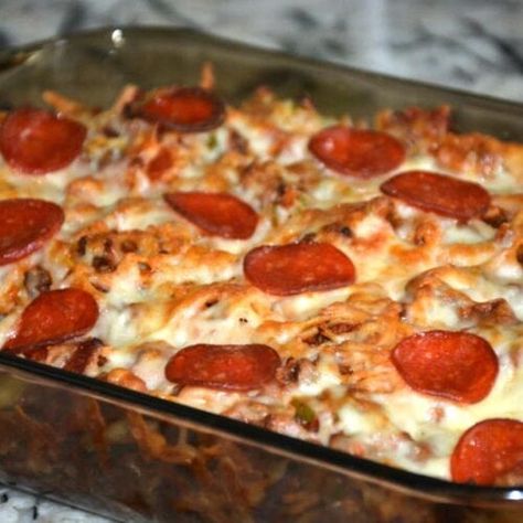 Spaghetti Pizza Bake, Pizza Spaghetti Casserole, Comfort Food Recipes Casseroles, Cheap Family Dinners, Pizza Spaghetti, Chicken Soup Recipes Homemade, Main Entree Recipes, Casserole Kitchen, Spaghetti Casserole Recipe