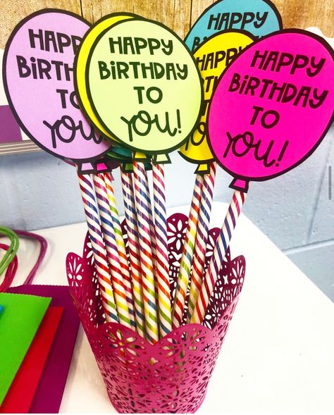 Birthday Gift Display Ideas, Celebrate Staff Birthdays, Student Birthday Cups, Birthday Gifts For Preschool Students, First Grade Birthday Ideas Student, Student Birthday Gift Ideas, Classroom Birthday Celebration Ideas, Birthday In Classroom, Birthday At School Ideas