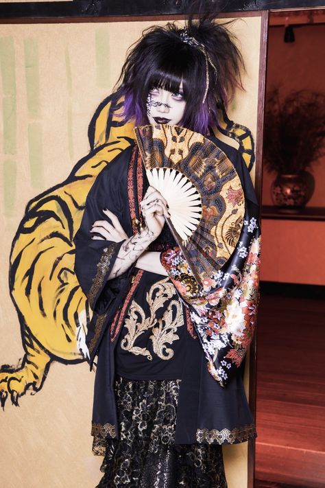 Angura Kei Aesthetic, Visual Kei Outfits, Kei Visual, Kei Fashion, Aesthetic Outfit Ideas, Aesthetic People, Hair Reference, Japanese Street Fashion, J Fashion