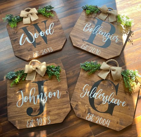 Round Wood Plaque Ideas Diy, Cricut Projects Wood, Square Wood Signs, Cricut Winter Door Sign, Cricut Wood Projects, Square Door Hanging Signs, Personalized Cricut Wood Wreath, Cricut Family Name Signs Square, Cricut Wood Signs Plaid