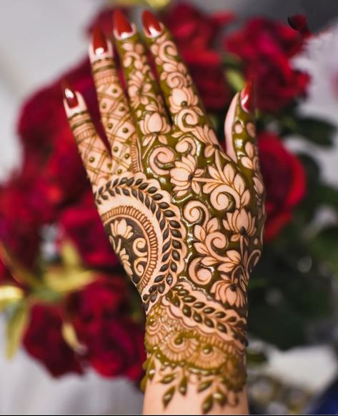 Negative Space Henna, Space Henna, Wedding Henna Designs, Negative Space Design, Henna Style, Wedding Henna, Wedding Mehndi Designs, Wedding Mehndi, Mehndi Art Designs