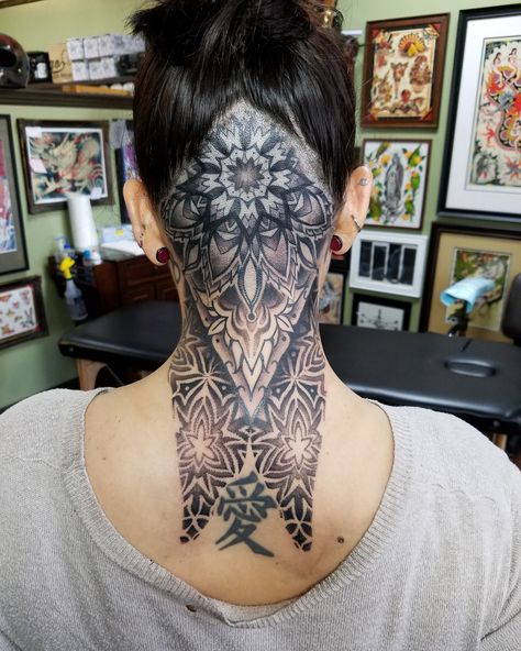 Back Of Neck Mandala Tattoo, Mandala Side Neck Tattoo, Mandala Back Of Head Tattoo, Forehead Mandala Tattoo, Mandala Head Tattoo Men, Massachusetts Tattoo, Undercut Tattoos, Blast Over Tattoo, Mandala Rose