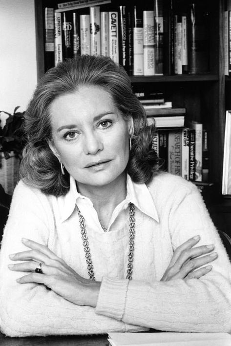 Barbara Walters was born on September 25, 1929 in Boston, Massachusetts. Image: Barbara Walters in 1979 by Lynn Gilbert - CC BY-SA 3.0 via Wikimedia Commons Iconic Portraits, Barbara Walters, Feminist Movement, Famous Americans, Hollywood Walk Of Fame, Walk Of Fame, Time Capsule, Michelle Obama, Inspirational People