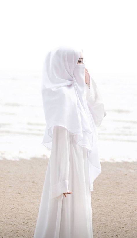 White Hijab Aesthetic, Purdah Girl Aesthetic, Purdah Girl, White Hijab Outfit, White Hijab, Nikah Outfit, Fesyen Islam, Muslimah Outfit, Niqab Fashion