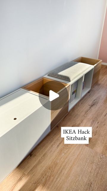 3.2M views · 45K likes | Rosemarie Thiedmann on Instagram: "IKEA HACK - EKET - (Part 1)☺️: Was man nicht alles mit den EKET Würfeln machen kann. Dadurch das alle Seiten gleich lang sind, gibt es unendlich viele Möglichkeiten. Zudem wusste ich gar nicht, dass man die Würfel gar nicht schrauben muss. Nur stecken! Megaaaa!   Für die Sitzbank braucht Ihr:  - EKET Regale 35x35x35 cm - für die Truhe 1 Element 70x35x35 cm mit Tür - Verbindungsstücke/ Schrauben um die Elemente zu verbinden  - 1 x Polsterpaneel Mollis (Hornbach)  - Sockel evtl. hab MDF Platten benutzt als Sockel. Kein Muss, sieht aber ein Tick besser aus, als würde das Möbel zusammengehören 😉  Viel Spaß beim Nachmachen ☺️  Übrigens folgt bald Part II von dem EKET Möbel…seid gespannt…wird was ganz anderes 😉.  #ikeahack  #ikeadiy Ikea Hack Bench, Ikea Hack Storage, Ikea Eket, Window Seat Storage, Ikea Hallway, Hacks Ikea, Corridor Design, Ikea Living Room, Kids Bedroom Inspiration