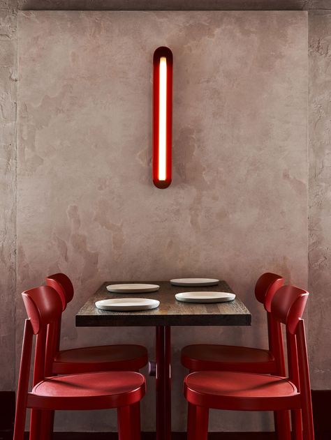 Modern Fast Food Restaurant Design, Red Restaurant, Thonet Dining Chairs, Lighting Design Ideas, Modern Dining Room Lighting, Asian Restaurants, Ideas Hogar, Bar Interior, Room Lighting