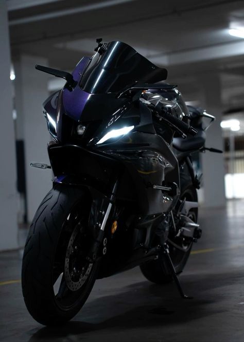 Yamaha R7 Black, Yamaha R7 Wallpaper, Driving Lamborghini, Wallpaper Backgrounds Aesthetic Iphone, Taylor Swift Laptop, Rainy Sunset, Biker Gangs, Motorcycle Yamaha, Image Moto