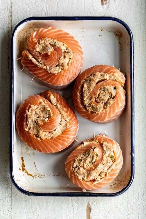 Crab Stuffed Salmon Pinwheels - Cooking with Cocktail Rings Salmon Pinwheel, Salmon Roulade, Salmon Pinwheels, Crab Stuffed Salmon, Salmon Cakes Recipe, Stuffed Salmon, Creamy Crab, Crab Stuffed, Pinwheel Recipes