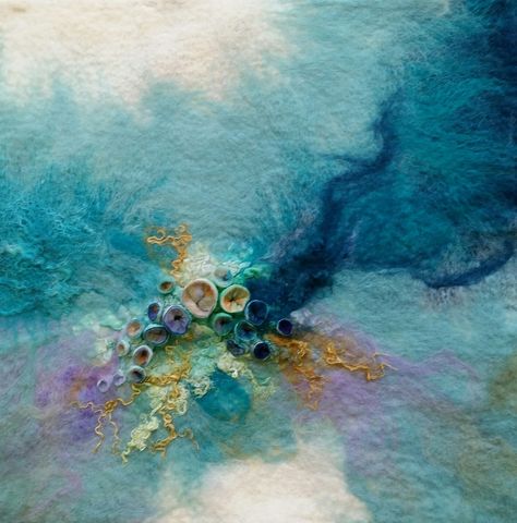 Art Fibres Textiles, Tovad Ull, Wall Aesthetic, Wet Felting Projects, Textiles Artwork, Felt Pictures, Wall Art Ideas, Aesthetic Wall Art, Felt Embroidery