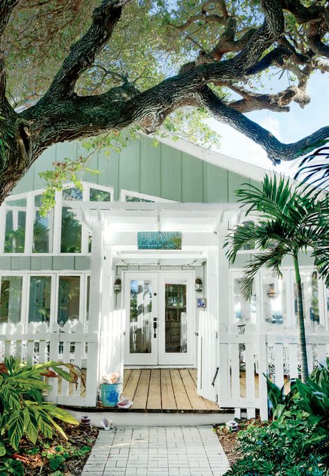 Step Inside Four Stunning Sarasota Beach Houses  | Sarasota Magazine Green Home Exterior, Sarasota Beach, Beach Cottage Decor, Beach House Style, Beach Cottage Style, Beach Bungalows, Tropical Houses, Beach Living, Beach Cottage