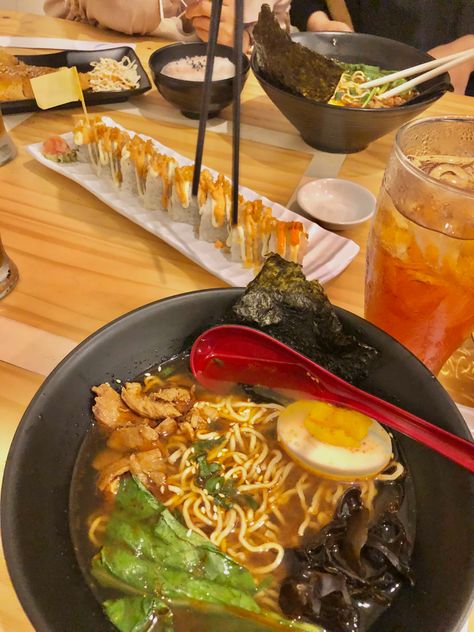 Ramen Aesthetics, Ramen And Sushi, Ramen Aesthetic, Sushi Aesthetic, Ramen Recipes Easy, Chefs Kiss, Ramen Recipes, Food Babe, Food Places