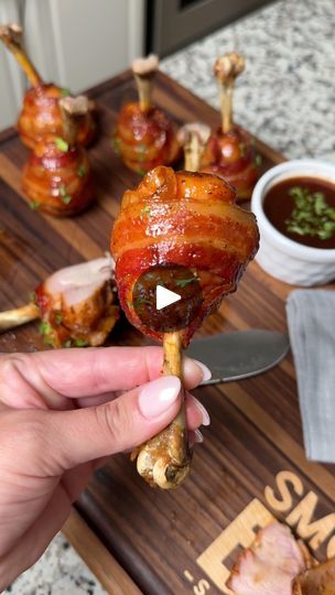 Bacon Wrapped Chicken Lollipops, Chicken Leg Lollipops, Bacon Wrapped Drumsticks, Lollipop Chicken Drumsticks, Lollipop Drumsticks, Drumstick Chicken Recipes, Lollipop Chicken, Wrap Chicken, Chicken Bar