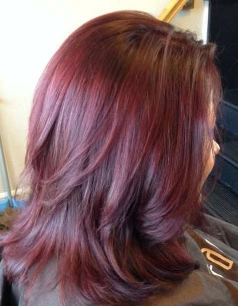 Hair Streaks For Blonde Hair, Burgundy Red Hair Short, Scarlet Hair Color, Burgundy Short Hair, Violet Red Hair, Short Burgundy Hair, Violet Hair Color, Red Violet Hair Color, Sind Curtain Bangs