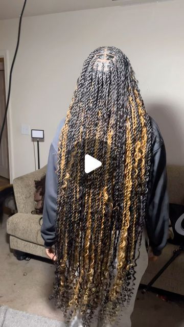 Destiny Nicole on Instagram: "island twists will never go out of style 😍😍 —————————————————————————- small island twists + thigh length   #islandtwist #knotlesstwist #bohotwist #bohemiantwist #durhambraider #raleighbraids #ncbraids #neatbraids #durhamhairstylist #raleighhairstylist #nchairstylist #rduhairstylist #durhambraider #raleighbraider #ncbraider #neatbraider #explorehairstyles #explorepage #explore" Small Boho Twists, Island Twist Boho, Small Island Twist, Boho Island Twist, Island Twist, Boho Twists, Small Boho, Small Island, Protective Styles