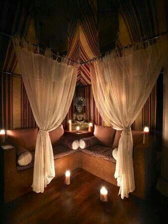 Dark meditation room Meditation Room Inspiration, Meditation Room Design, Deco Spa, Yoga Meditation Room, Meditation Room Decor, Meditation Rooms, Zen Room, Yoga Space, Relaxation Room