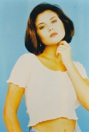 Beverly Hills 90210 Tiffani Amber Thiessen, Tiffani Thiessen, Beverly Hills 90210, Shoulder Length Hair, Pixie Cut, Shoulder Length, Beverly Hills, Tatting, Amber