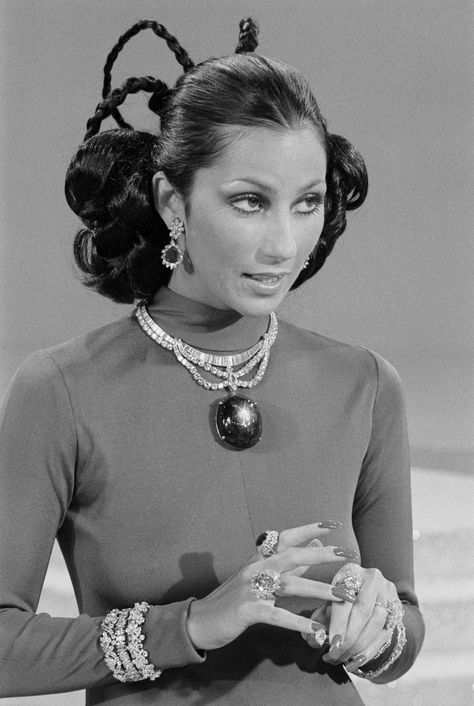 Cher appears to be wearing several diamond bracelets, and diamond necklace with what i can only guess to be a large sapphire pendant Cher 70s, Cher And Sonny, Cher Outfits, Cher Photos, Sonny And Cher, I Got You Babe, Cher Bono, Sonny Cher, Norma Jeane