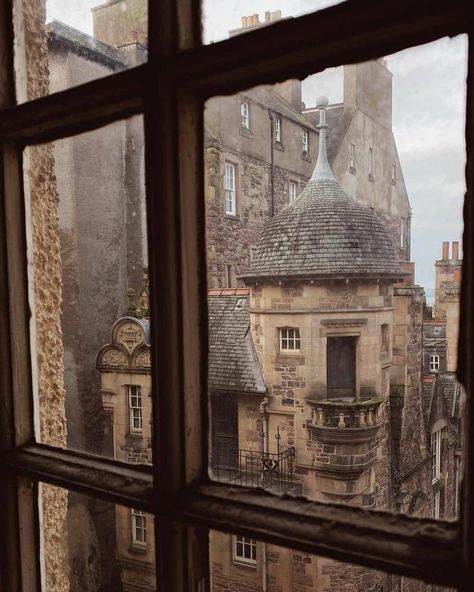 Wammy's House, Dark Acadamia, A Night At The Opera, Hogwarts Aesthetic, Dark Academia Aesthetic, Window View, Academia Aesthetic, Gothic Architecture, Pretty Places