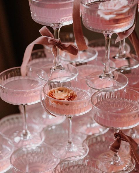 What’s better than a champagne tower? 🥂 A pink champagne tower with floating flowers and cute lil bows 🎀 Workshop design and concept… | Instagram Good Old Movies, Rock My Style, Gin Cocktail Recipes, Champagne Tower, Rose Champagne, Workshop Design, Welcome Drink, Floating Flowers, Crystal Champagne