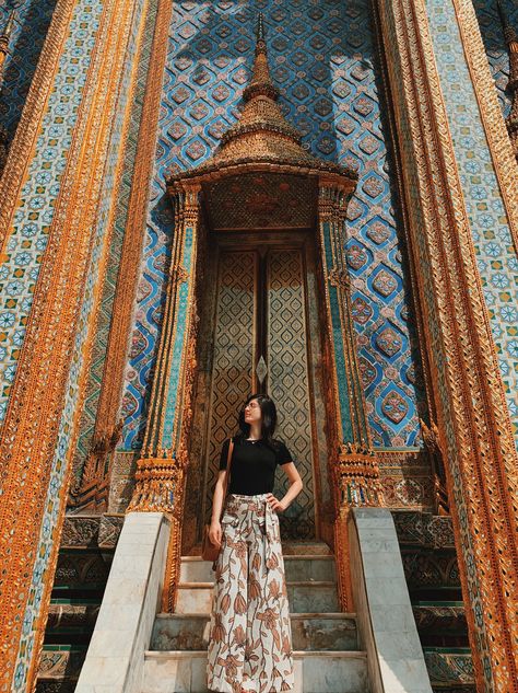 #vacationneeded #holidayrentals #vacationplanning #vacationspot #travel #nature #travelphotography #photography #love #photooftheday #instagood #travelgram #picoftheday #instagram #beautiful #photo #wanderlust #naturephotography #adventu Bangkok Ootd Outfit, Grand Palace Bangkok Photography, Grand Palace Bangkok Outfit, Udaipur Lookbook, Thailand Temple Outfit Ideas, Bangkok Temple Outfit, Bangkok Picture Ideas, Bangkok Thailand Photo Ideas, Hampi Outfit Ideas