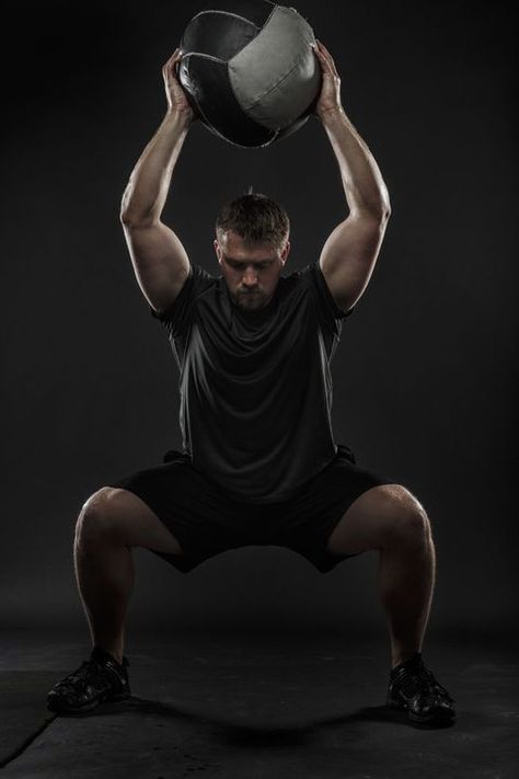 A man performing a medicine ball squat Spin Bike Workouts, Medicine Ball Workout, Gain Muscle Mass, Spinning Workout, Power Training, Swimming Tips, Medicine Balls, Bodybuilding Motivation Quotes, Heath And Fitness