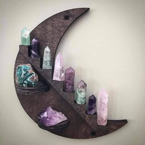 Alter Ideas, Crystal Room, Crystal Shelves, Gem Crafts, Crystal Aesthetic, Spiritual Crystals, Moon Decor, Girly Room, Hippie Decor