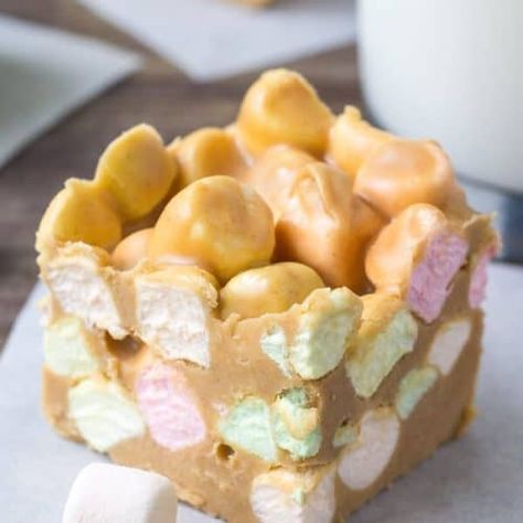 Confetti Squares - AKA Peanut Butter Marshmallow Squares - Just so Tasty Brownie Truffles Recipe, Peanut Butter Marshmallow Bars, Confetti Squares, Peanut Butter Marshmallow Squares, Marshmallow Squares, Best Shortbread Cookies, Fudge Dessert, Completely Delicious, Parties Food