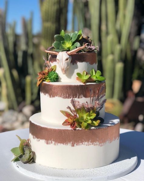 Cow Birthday Cake, Raspberry Wedding, Wedding Cake Centerpieces, Wedding Cake Options, Southwestern Wedding, Ranch Resort, Black Wedding Cakes, Fresh Flower Cake, Individual Cakes