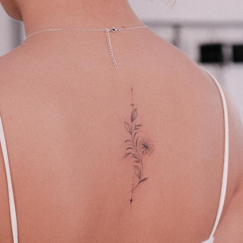 Tattoos✓ • Instagram Back Fine Line Tattoo, Line Back Tattoo, Fine Line Back Tattoo, Tattoos Instagram, Fine Line Tattoo, Fine Line Tattoos, Line Tattoos, Fine Line, Back Tattoo