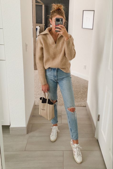 Comfy Cool Mom Outfits, Mum Casual Winter Outfits, Polished Mom Style, Fall Winter Mom Outfits, Sahm Winter Outfits, Everyday Mum Outfit, Minimalist Mom Outfits, Causal Jean Outfits, Outfit Helle Jeans