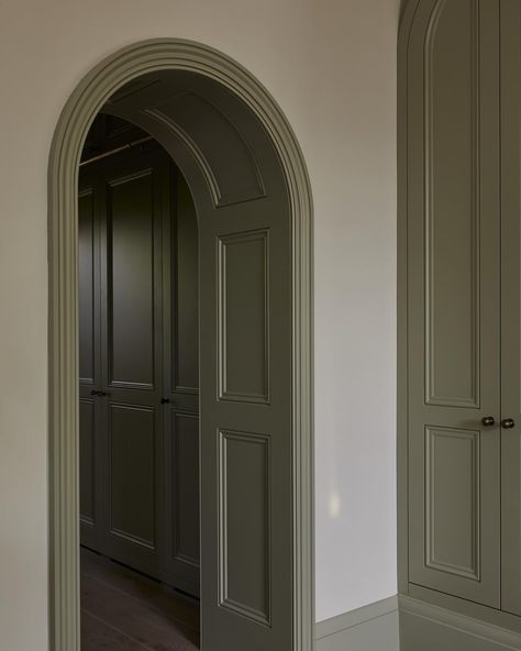 Project Streatham Hill, we call this beautiful detail a happy accident as it all came to be on-site in real time to accommodate an air conditioning unit that was added post initial design stages. To thicken up the wall to house the unit, we ended up with this sweet little arched opening into the dressing room. Now a feature within the space. This is one of our favourite dressing rooms we’ve designed. Interior Design | @blankslatestudio Photography | @snookphotograph Arched Room Openings, Traditional Dressing Room, Parisian Interior Style, Arched Kitchen, Arched Hallway, Wall Arches, Arch Opening, Arch Doors, End Of Hallway