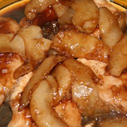 Pear Glazed Pork Chops, Pork Chops With Pears Recipe, Pork Chop And Pear Recipes, Pork Chops And Pears Recipe, Pork And Pears Recipe, Pork Chops And Pears, Pear Sauce Recipe, Maple Pork Chops, Pork Chop Sauce